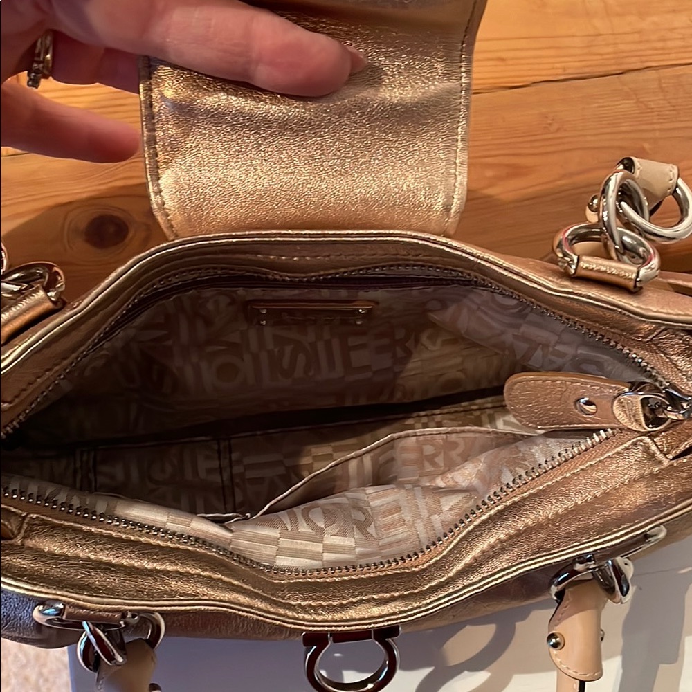 Salvatore Ferragamo  Luxurious Gold Shoulder Bag with Textured Leather - Picture 5 of 6